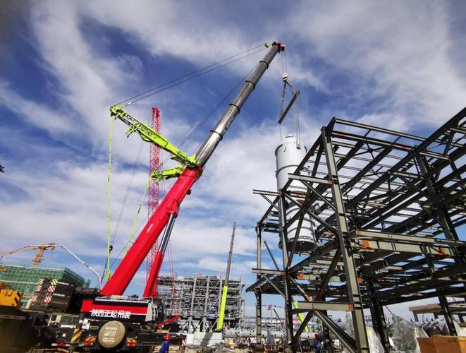中国化学三化建成功完成中煤榆林煤炭深加工基地关键设备吊装